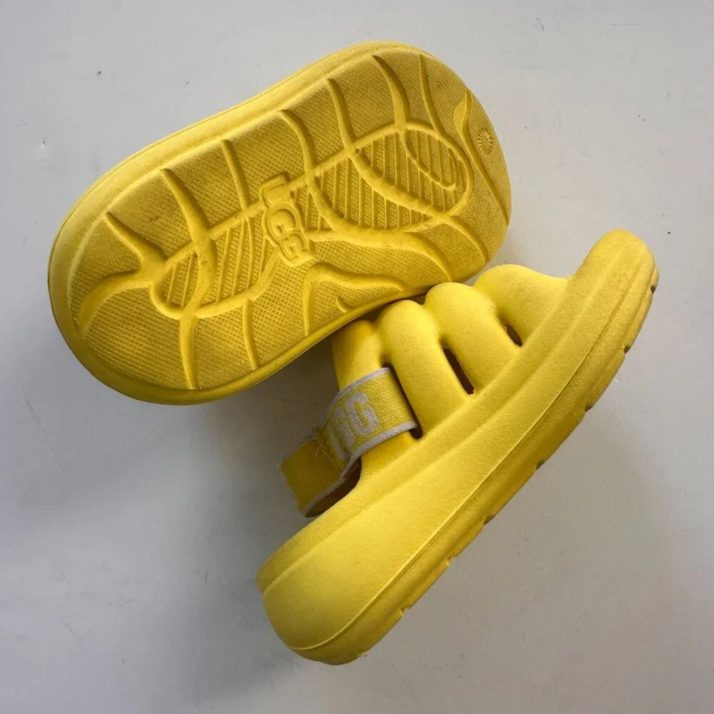 UGG Sport Yeah Toddler sandals water sports size 6 Yellow